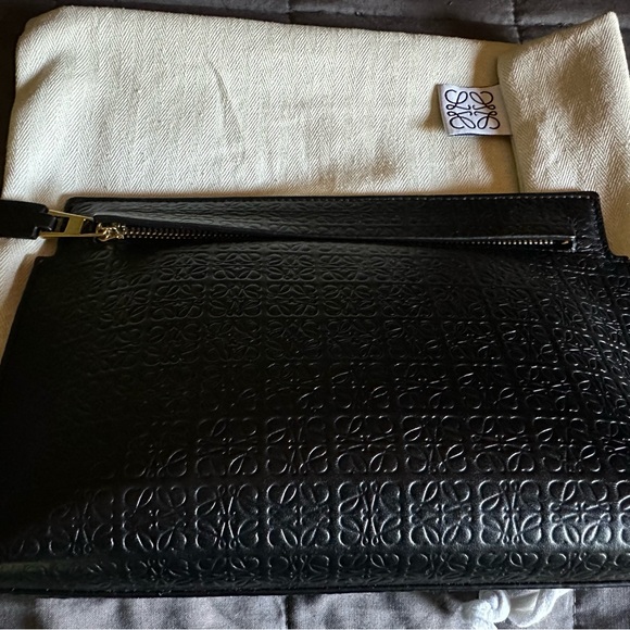 Loewe Mini Repeat T Pouch in embossed silk calfskin Black - Picture 4 of 12